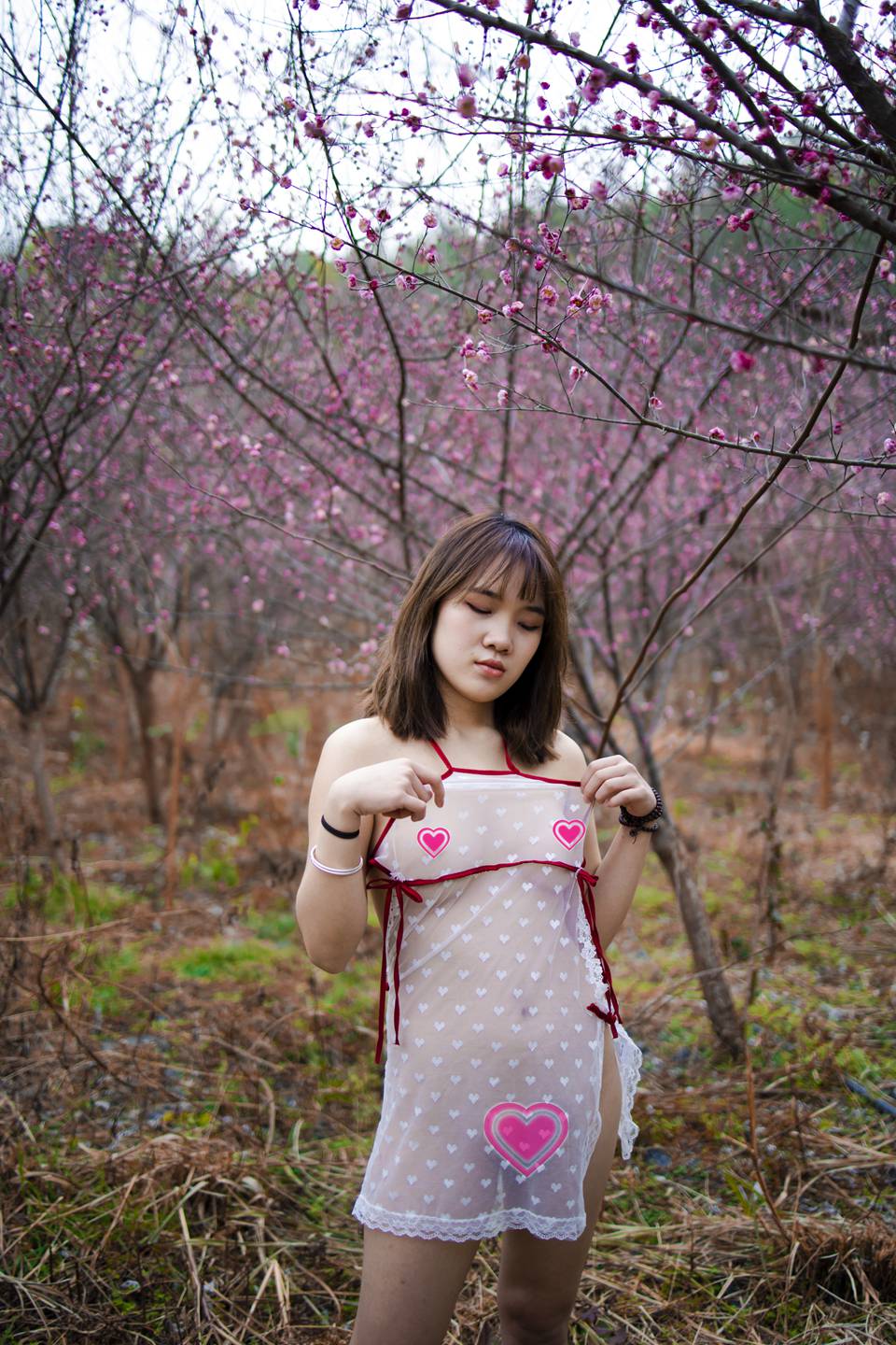 长腿美女模特果果室外大胆私拍