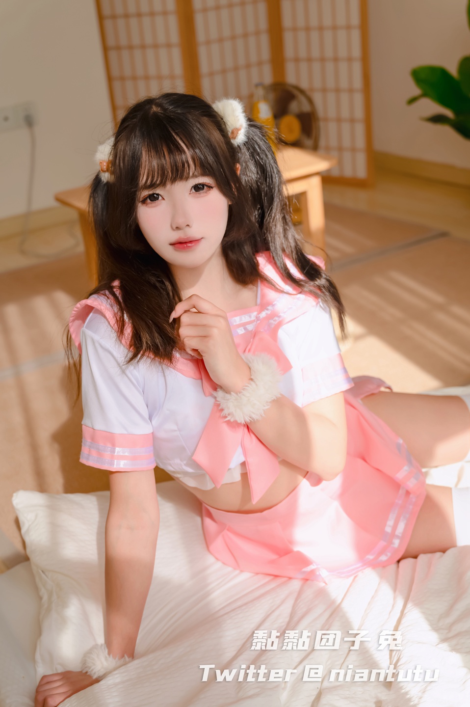 二次元少女黏黏团子兔（咬一口兔娘） Cosplayer 写真，NO.004 JK