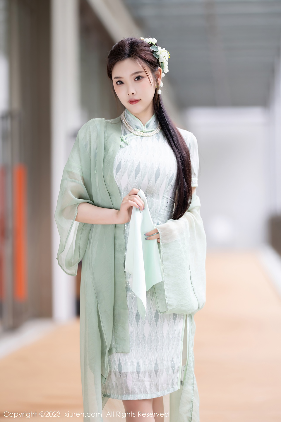 性感女神杨晨晨，迷人丰腴身材完美绝伦的身段一览无余，姿态摄人心魄