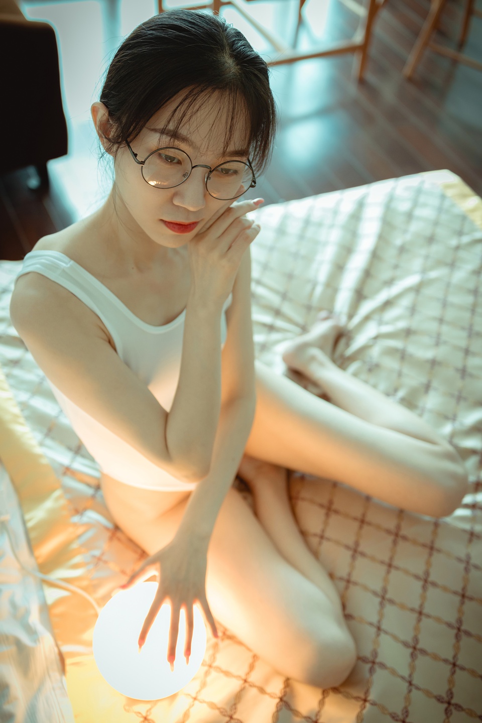 PKG 高冷 写真专集：禁欲系の知性美 × 镜框下的危险诱惑
