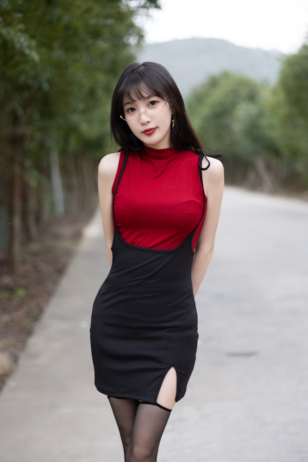 2025重磅秀人网美女林星阑红衣黑丝诱惑高清写真+大尺度剧情视频完整版下载观看