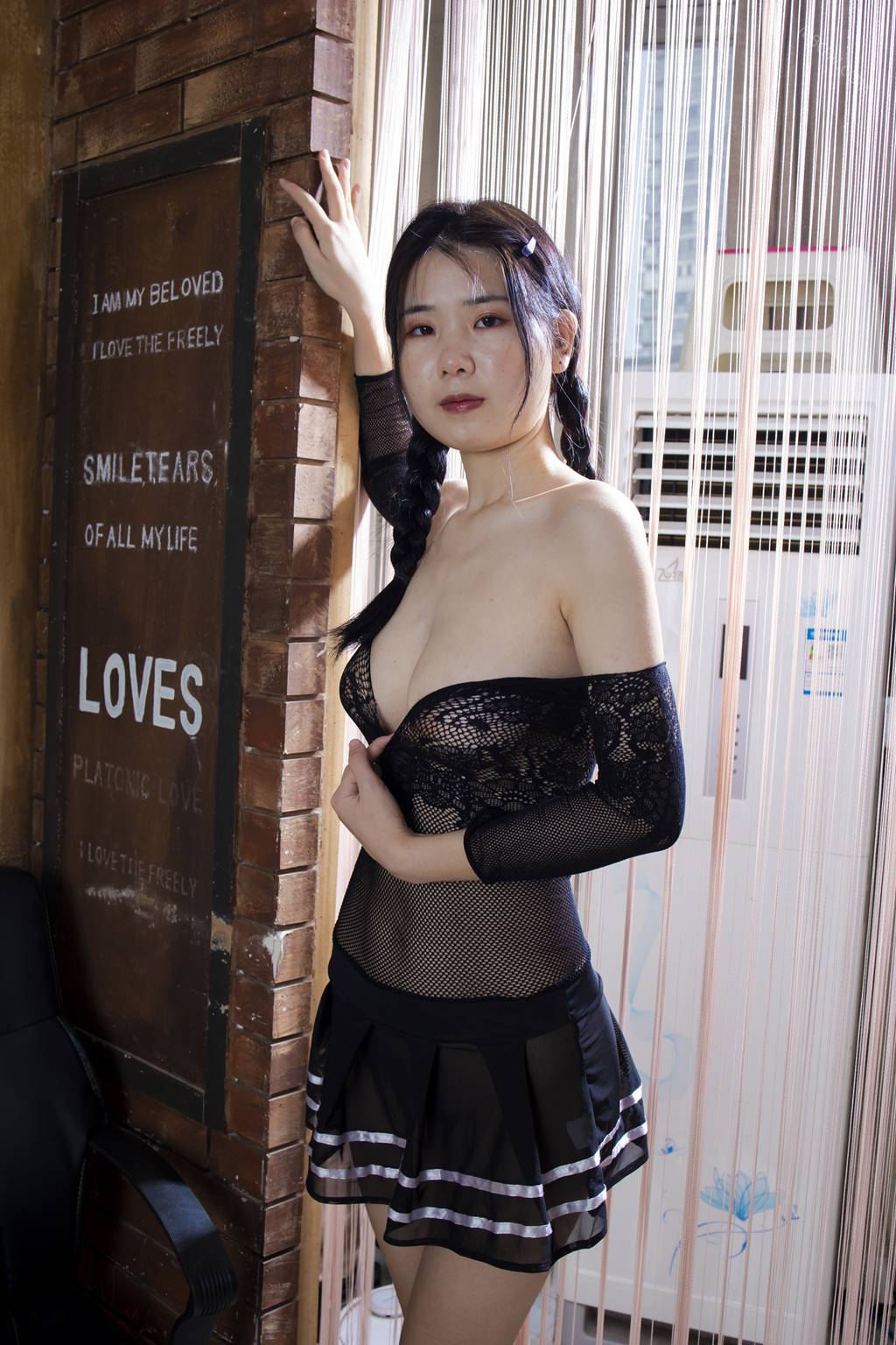 极品娃娃脸制服嫩妹晓亚私房写真——邻家温柔小姐姐的纯欲校园风少女写真集