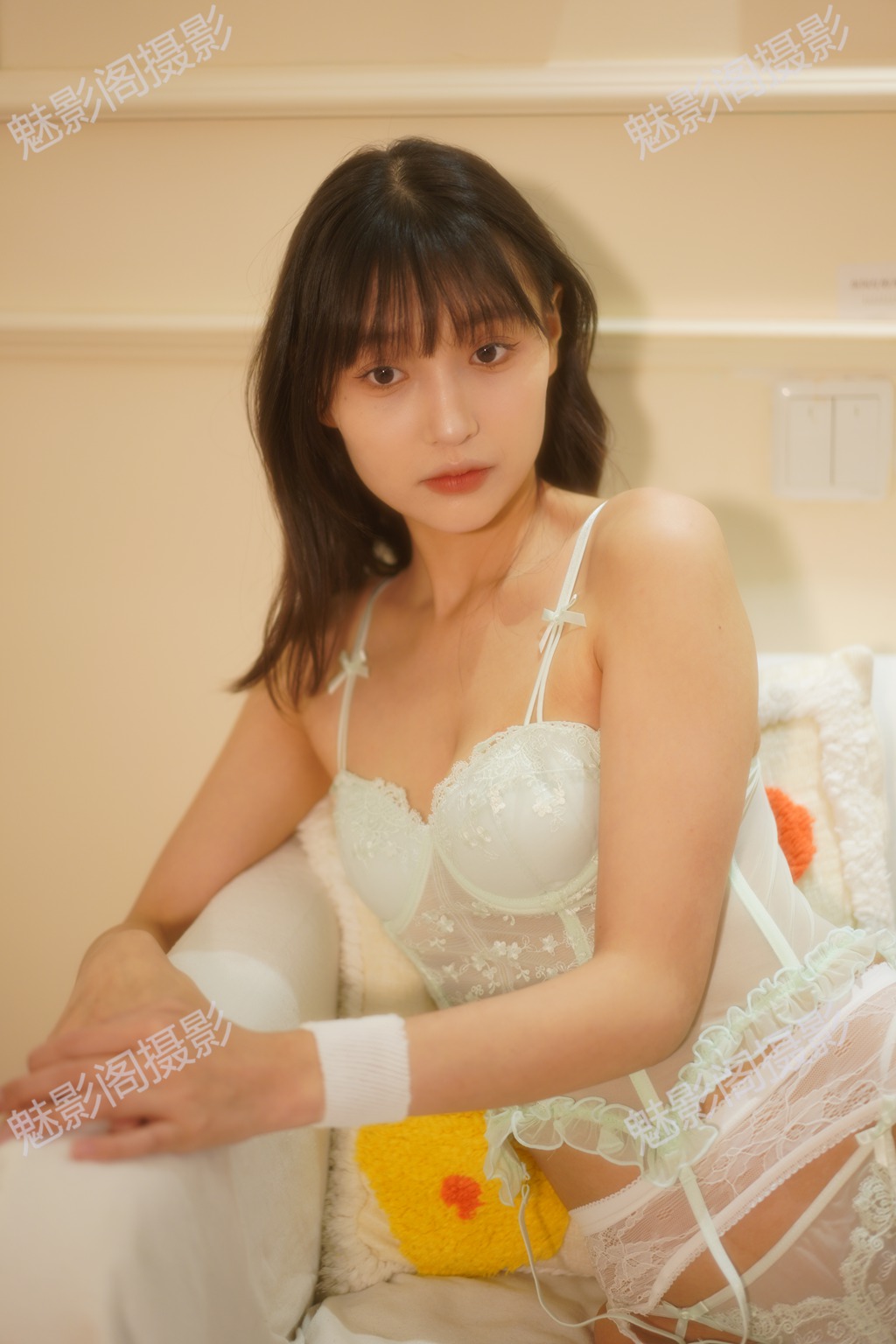 希威社国模铃兰大尺度私拍无水印原版：清新与性感交织的视觉冲击，解锁极致私房美学