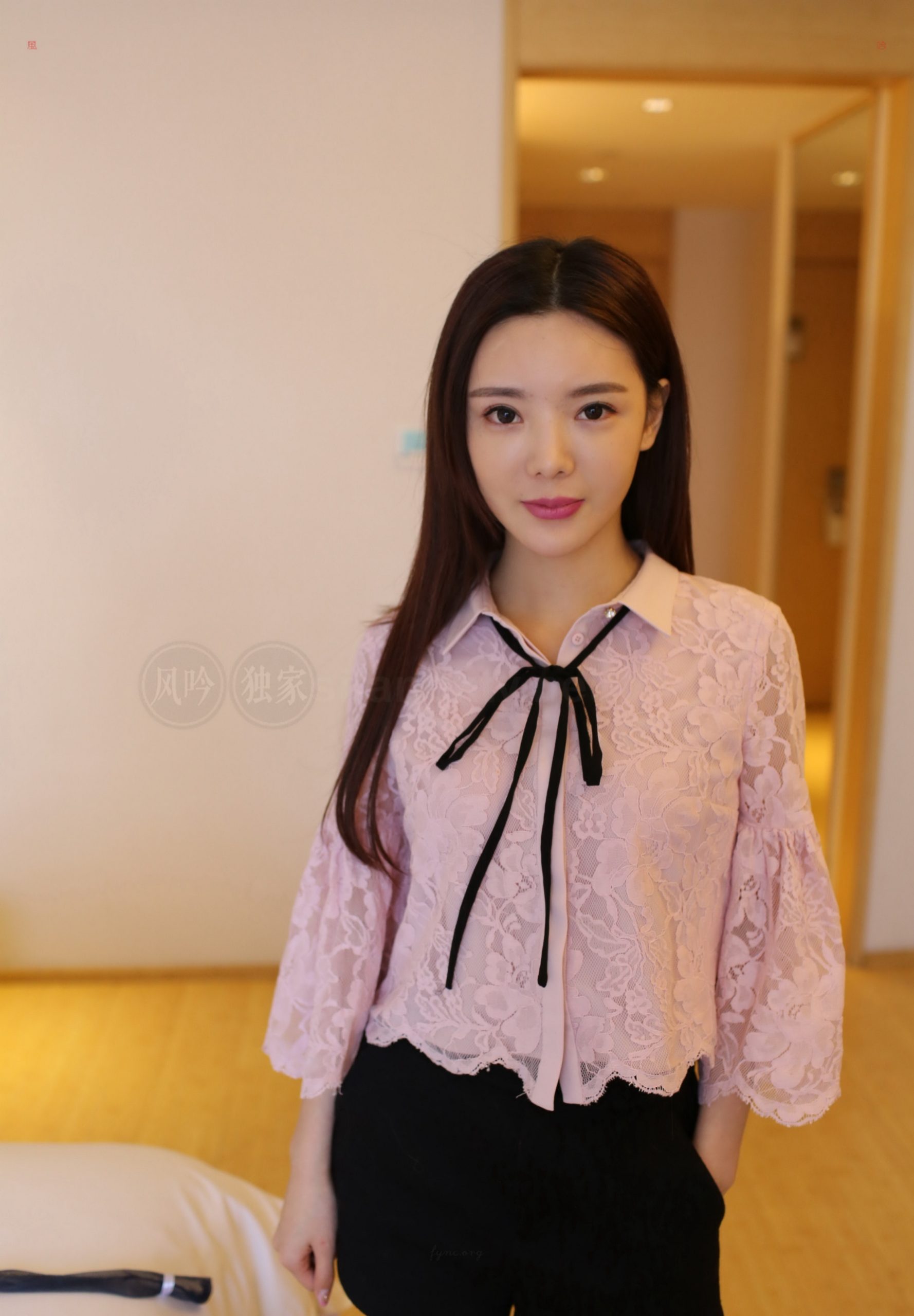 国模米小璐 2019.4.20 女仆情趣装私拍